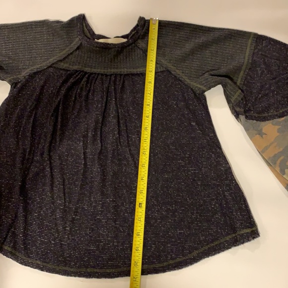 Flowy Silhouette Bell Sleeve Top Small - Picture 10 of 14